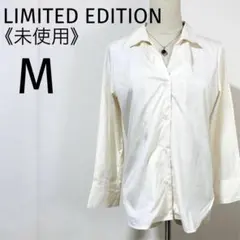 新品リミテッドエディション　開襟長袖コットンブラウス　そごう西武　アイボリーMのサムネイル