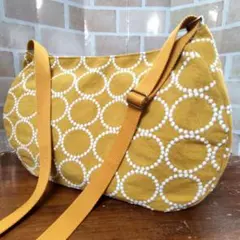 ハンドメイド　ラウンドトート　調整可能ショルダー　タンバリン刺繍柄　マスタード