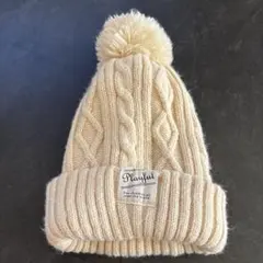 Playful ケーブル編みニット帽 ポンポン付き