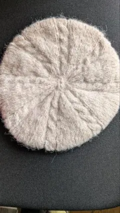 薄いベージュ ニット ベレー帽