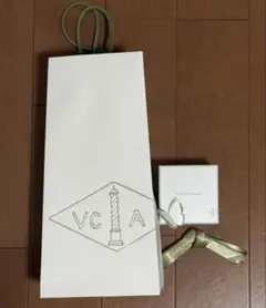Van Cleef & Arpels ショッパーとギフトボックス