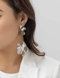※未使用品！ピアス⭐︎シルバー⭐︎フラワー⭐︎ロング⭐︎ウエディング
