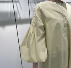 la.f..ラエフ コンパクトタイプライターブラウス ボリューム袖 ゆったり M