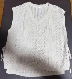 【未使用品】GU アイボリー　 ベージュ　ニットベスト　かわいい　おしゃれ
