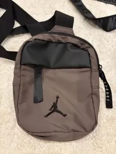 (ほぼ未使用 x2) Nike & Jordan ミニクロスボディバッグ