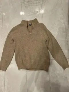 ベージュ ハイネックニット セーター