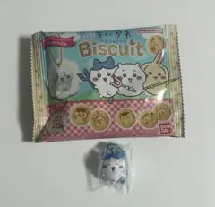 ちいかわ　マスコットつき　ビスケット キーホルダー　ハチワレ