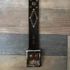 スタッズ付き黒レザーベルト