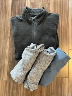 ユニクロ(フリース、ズボン×2)とデカトロンのズボンの4点セット