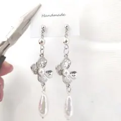 シルバーフラワーチャーム×淡水しずくパール　ピアス×イヤリング