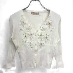 C1》アプワイザーリッシェ　花柄刺繍　長袖ホワイトカーディガン　2