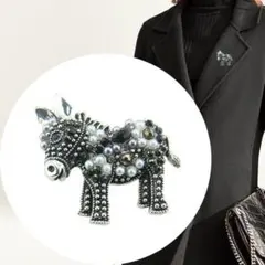 ピンブローチ ロバ　パール　卒業式　入学式　小ぶり　可愛い　コサージュ