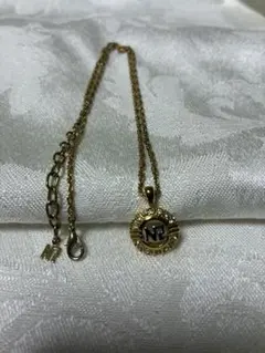 ニナリッチネックレス