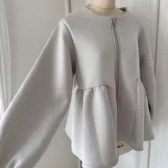 ベージュ ノーカラージャケット