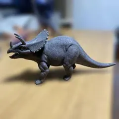 トリケラトプス フィギュア グレー