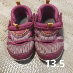 New Balance ベビーシューズ ピンク　13.5