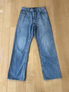 ユニクロ　ハイライズ　ライトブルー ストレートデニムパンツ　ジーンズ　23インチ