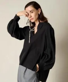 H&M ブラックVネック　バルーンスリーブブラウス