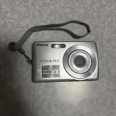 Nikon COOLPIX コンパクトデジタルカメラ 本体　バッテリーチャージ付