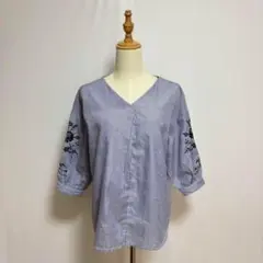 chocol raffine robe.刺繍袖　VネックストライプブラウスF