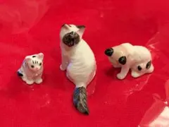 可愛い猫の陶器 置物
