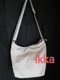 ikka キャンバス地　ショルダーバッグ　 ライトグレー