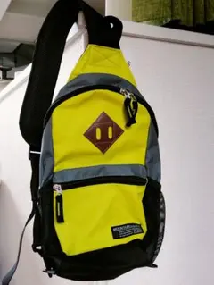 MOUNTAIN スリングバッグ 黄緑