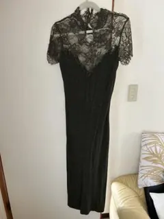 RED VARENTINO黒とアイボリーのレースドレス 半袖 RED VARENTINO黒とアイボリーのレースドレス 半袖