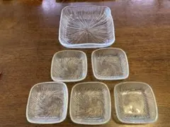 (送料込み)昭和レトロ ガラス製 渦巻き模様 皿セット 5個の小皿と1個の大皿
