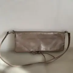 ギャップ　ショルダーバッグ　肩がけ　レザー