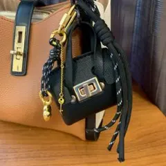 バッグ　チャーム　ブラック　黒　ゴールド　ゴールド　パラコード　ミニ　小物入れ