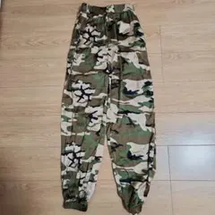 SHEIN 迷彩柄 カーゴパンツ Sサイズ