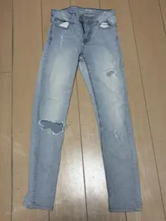 ダメージジーンズ