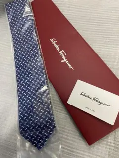 【新品未使用】フェラガモ　ネクタイ　シルク　ネイビー　犬柄