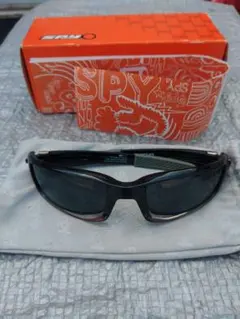 SPY サングラス ブラックのサムネイル