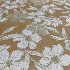 moment花柄コットン生地 はぎれ 約110cm 幅x 105cm