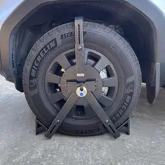 錠商　タイヤガード　【美品】　カーセキュリティー 自動車の盗難防止・防犯にタイヤロック式のカーセキュリティ