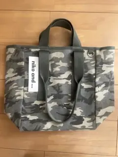 【niko and... 】迷彩柄 トートバッグ ニコアンド 美品　カモフラのサムネイル