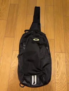 OAKLEYワンショルダーバッグ テック系 y2k ジャンク品 OAKLEYワンショルダーバッグ テック系 y2k ジャンク品 - メルカリ