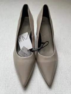 ZARA ベージュ ポインテッドトゥパンプス 中ヒール