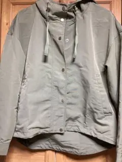 ジーユー　マウンテンパーカー