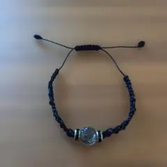 黒の編み込みブレスレット