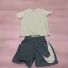 Nike 兒童T恤與短褲套裝