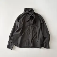 極美品 mizuiro ind ロールタイシャツ 長袖 ブラウス チャコールのサムネイル