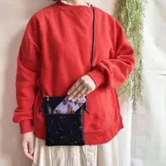 特価！訳あり　刺繍入り日本製フェイクレザー　大きめスマホショルダー　サコッシュ