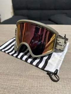 新品未使用✨ 偏光レンズ スノーボード ゴーグル 迷彩ストラップ 保護袋付