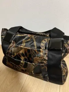 美品　イアパピヨネ　樹脂パーツ　トートバッグ　ナイロン　大容量　総柄