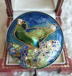 エナメル装飾 お花 鳥 ブローチ ラウンド 金彩 ネイビー