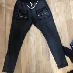 訳ありですスリムフィット ブラックパンツ ジッパーポケット付き