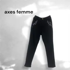 axes femme 刺繍 ストレートパンツ 黒 ロゴボタン 綺麗めカジュアル